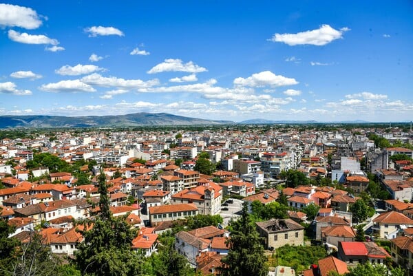 CHECK Μια Πειραιώτισσα απογειώνει την Τρικαλινή κουλτούρα και αναδεικνύει περήφανα τη τοπική ντοπιολαλιά