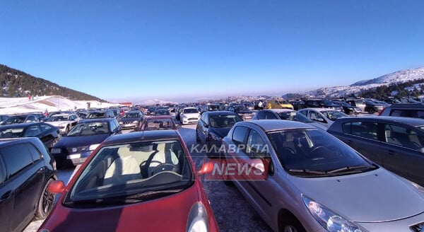 Η Τροχαία διακόπτει την κυκλοφορία προς τα Καλάβρυτα: «Υπάρχει αυξημένη κίνηση»