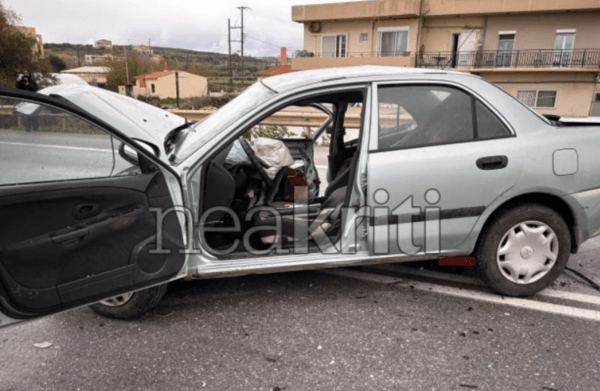 Tροχαίο δυστύχημα στο Ρέθυμνο με τρία οχήματα - Παραμορφώθηκε το ένα ΙΧ
