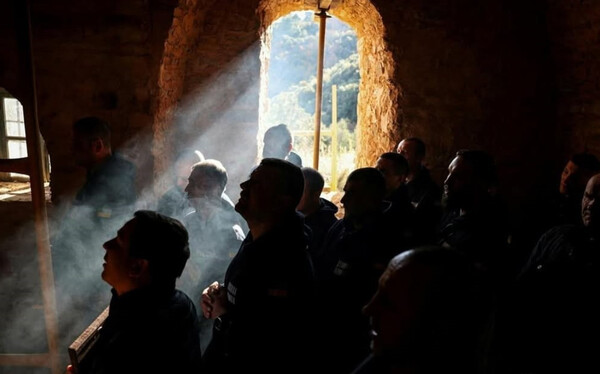 Τραυματίες Ουκρανοί στρατιώτες βρίσκουν παρηγοριά σε ελληνικά μοναστήρια