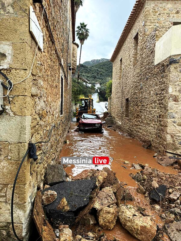 Ζημιές από την κακοκαιρία στη Μεσσηνία: Όγκοι χωμάτων στην παραλία στις Κιτριές