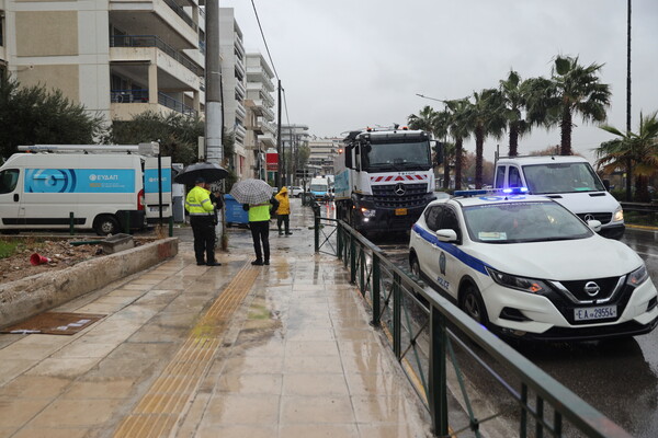 Πλημμύρισε ξανά η Ποσειδώνος - Διακοπή της κυκλοφορίας 