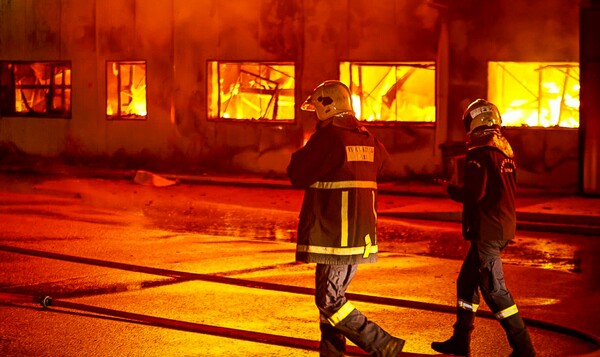 Φωτιά στο Κορωπί: Συνεχίζεται κανονικά σήμερα η λειτουργία του εργοστασίου «Καραμολέγκος»