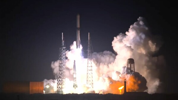 Blue Origin: Εκτοξεύθηκε και μπήκε σε τροχιά ο πύραυλος του Τζεφ Μπέζος 
