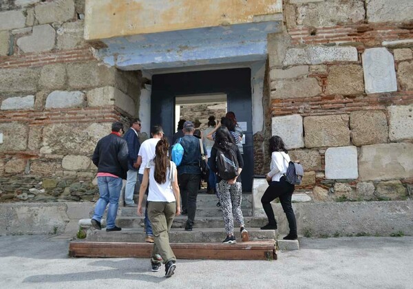 «Αισθάνομαι όπως την πρώτη φορά που θα έβγαινα ραντεβού»: Η Τασούλα Βερβενιώτη για την 4η Γιορτή Προφορικής Ιστορίας