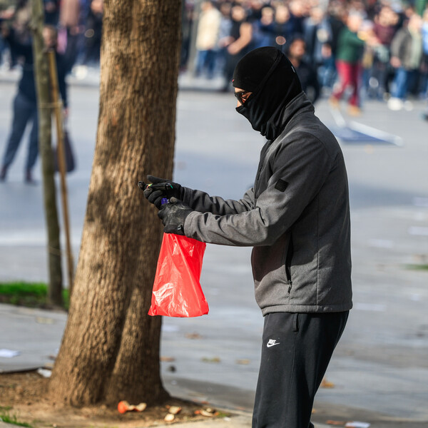 Διαδήλωση για τα Τέμπη: Επεισόδια στο Σύνταγμα
