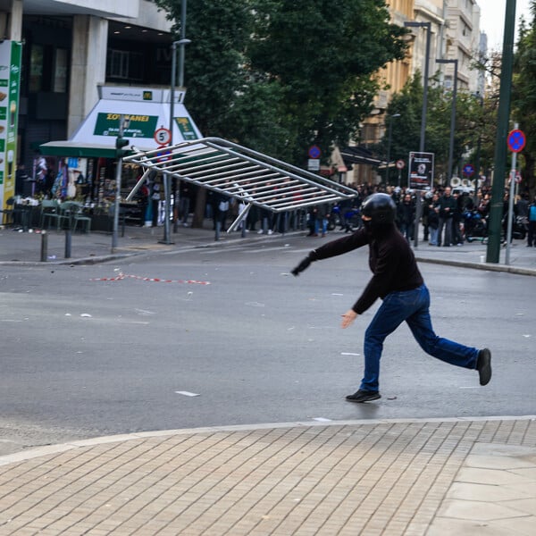 Διαδήλωση για τα Τέμπη: Επεισόδια στο Σύνταγμα