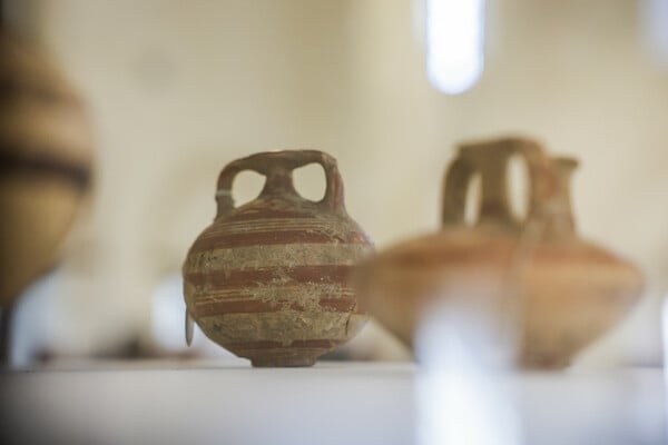 Η Πέγκυ Ζουμπουλάκη δώρισε 6.099 αρχαία αντικείμενα