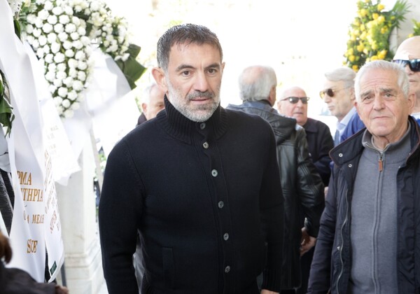 Η κηδεία του Τάκη Οικονομόπουλου