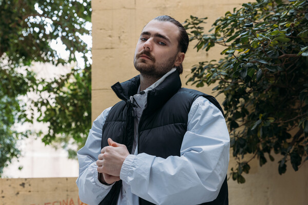«Κάνω ραπ, αλλά έχω περάσει και από το λαϊκό και την τέκνο – δεν βάζω όρια»