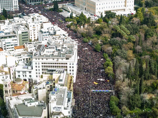 ΟΧΙ - Απεργία 28 Φεβρουαρίου: Ιστορική συγκέντρωση στο Σύνταγμα για τα Τέμπη
