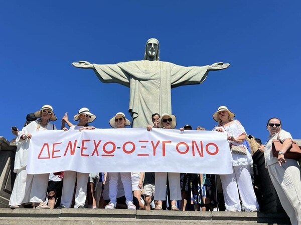 «Δεν έχω οξυγόνο»: Διαδηλώσεις σε δεκάδες πόλεις του πλανήτη για την τραγωδία των Τεμπών