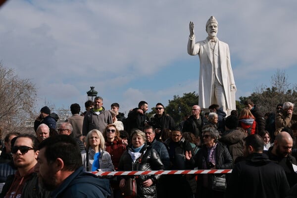 Θεσσαλονίκη: Χιλιάδες κόσμου στη συγκέντρωση για τα Τέμπη