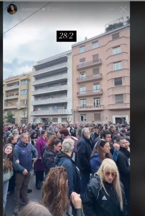 Καλλιτέχνες και επώνυμοι στις συγκεντρώσεις για τα Τέμπη