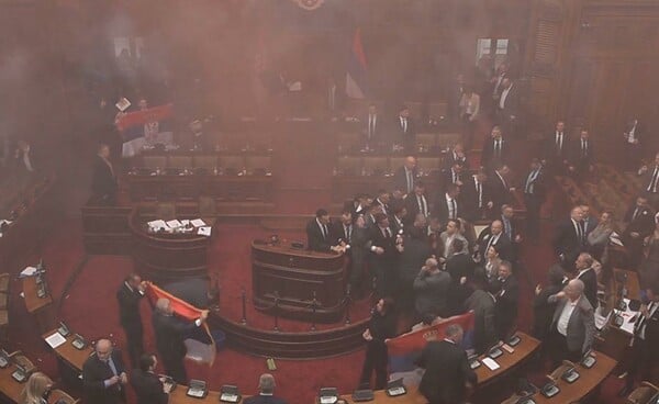 Βούτσιτς για τα επεισόδια στο κοινοβούλιο: «Έφεραν καπνογόνα κρυμμένα στα εσώρουχά τους»