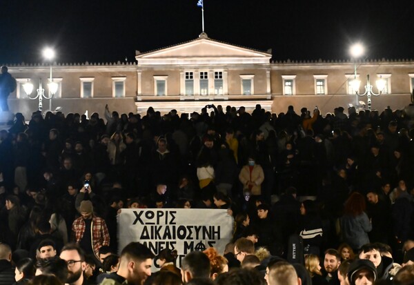 Φθορά για ΝΔ, ΠΑΣΟΚ, ΣΥΡΙΖΑ - Τι λένε οι πολίτες για τα Τέμπη