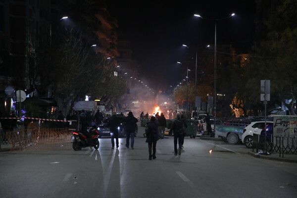 Επεισόδια στη Θεσσαλονίκη κατά τη διάρκεια πορείας για την τραγωδία των Τεμπών