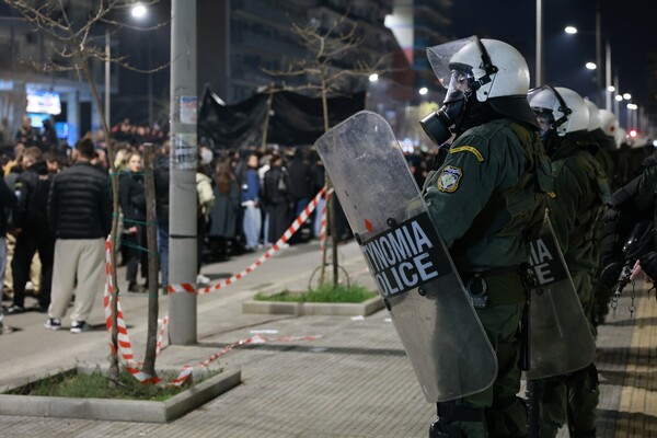 Τέμπη: Προσήγαγαν πολυτραυματία του δυστυχήματος στην πορεία της Θεσσαλονίκης