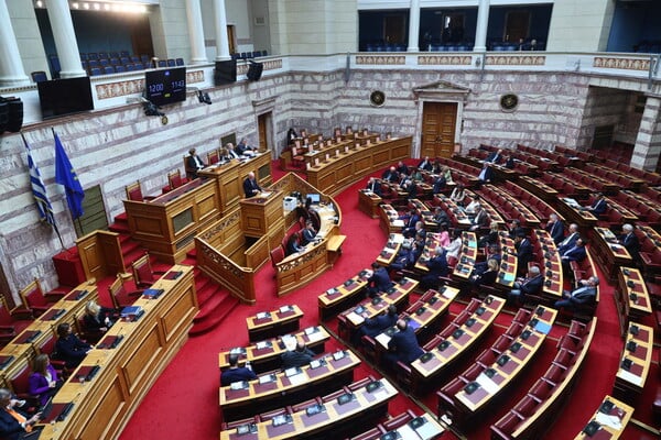 Βουλή - Live: Κορυφώνεται η συζήτηση της πρότασης δυσπιστίας