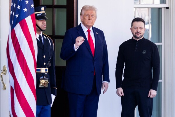 Η δημοτικότητα του Ζελένσκι αυξήθηκε κατά 10 μονάδες μετά τις επιθέσεις του Τραμπ