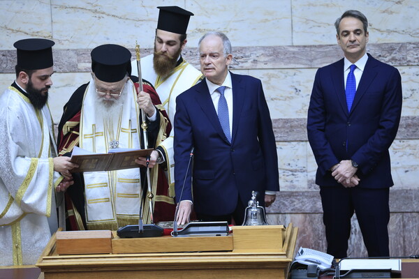 Live - Βουλή: Ορκίζεται Πρόεδρος της Δημοκρατίας ο Κωνσταντίνος Τασούλας