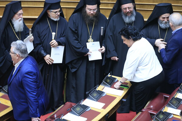 Live - Βουλή: Ορκίζεται Πρόεδρος της Δημοκρατίας ο Κωνσταντίνος Τασούλας