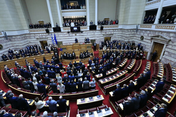 Live - Βουλή: Ορκίζεται Πρόεδρος της Δημοκρατίας ο Κωνσταντίνος Τασούλας