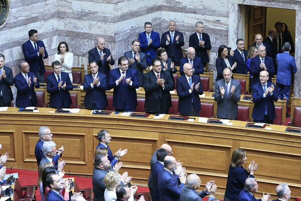 Live - Βουλή: Ορκίζεται Πρόεδρος της Δημοκρατίας ο Κωνσταντίνος Τασούλας
