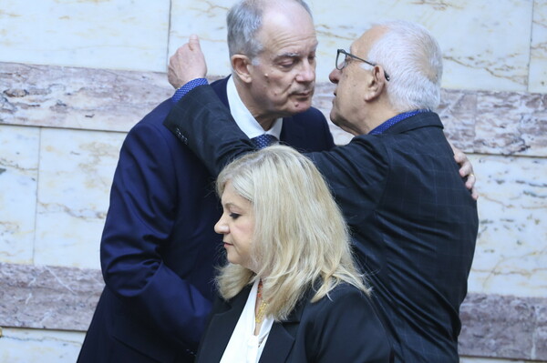 Live - Βουλή: Ορκίζεται Πρόεδρος της Δημοκρατίας ο Κωνσταντίνος Τασούλας