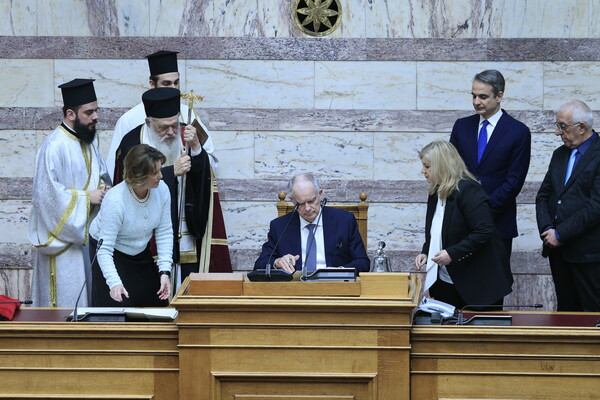 Live - Βουλή: Ορκίζεται Πρόεδρος της Δημοκρατίας ο Κωνσταντίνος Τασούλας