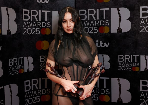 Όχι πια demure· η φάση είναι «free the nipple»