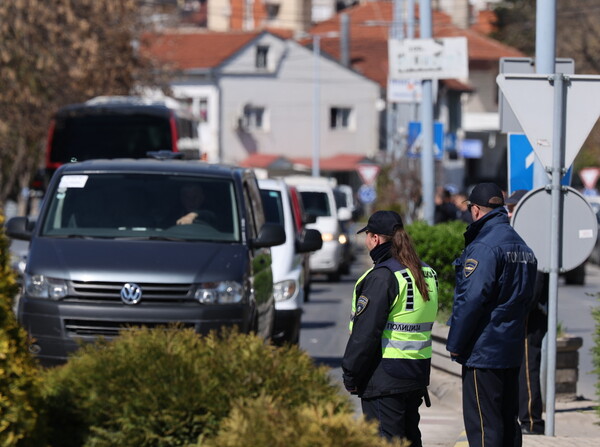 Βόρεια Μακεδονία: Βαρύ πένθος στις κηδείες των θυμάτων στο Κοτσάνι