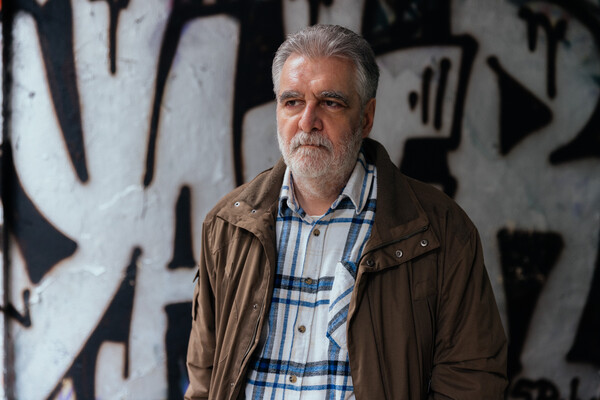 George Le Nonce: «Εκτός από τα φέικ νιουζ, υπάρχει η φέικ λογοτεχνία και η φέικ ποίηση»