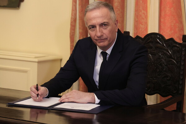 Σταύρος Καλαφάτης: Ορκίστηκε υφυπουργός Ανάπτυξης στη θέση Δοξιάδη