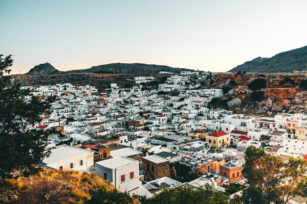 Ρόδος: Μηχανικός με άνοια εμφανιζόταν ως «υπογράφων» στις παράνομες άδειες δόμησης