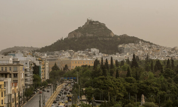 Καιρός: Αφρικανική σκόνη, βροχές και υψηλές θερμοκρασίες σήμερα στη χώρα