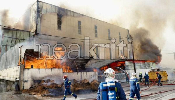 Μεγάλη φωτιά σε εργοστάσιο στη ΒΙ.ΠΕ Ηρακλείου - Ήχησε το 112 στην περιοχή