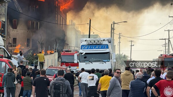 Μεγάλη φωτιά στη ΒΙ.ΠΕ Ηρακλείου: Καταστράφηκε ολοσχερώς το εργοστάσιο