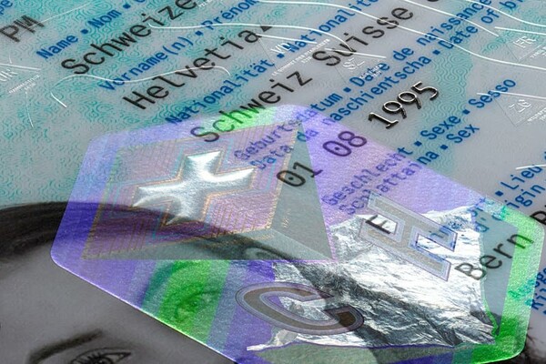 Κάτι παραπάνω από επίσημο έγγραφο: Τα νέα ελβετικά διαβατήρια δείχνουν το μέλλον του design