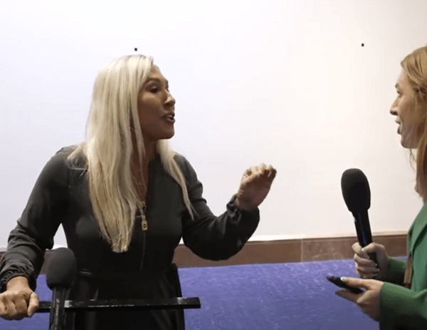 «Δεν δίνουμε δεκάρα για τη γνώμη σου, γιατί δε γυρνάς στη χώρα σου;»