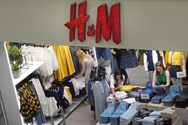 Η H&M θα χρησιμοποιήσει AI σωσίες μοντέλων σε διαφημίσεις και social media