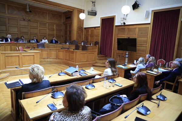 Προανακριτική: Αναγνώστηκε το υπόμνημα Τριαντόπουλου - Νέο εξώδικο από τη Μαρία Καρυστιανού