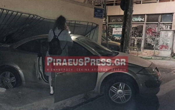 Πειραιάς: Οδηγός προσπάθησε να ξεπαρκάρει και κατέληξε σε τζαμαρία καταστήματος