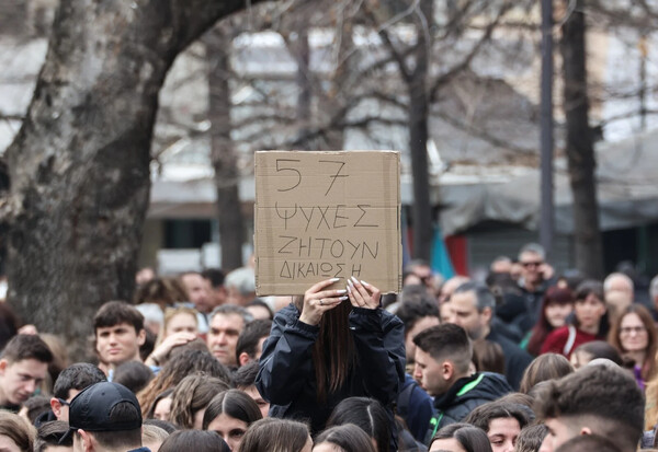 «Απαιτούμε Δικαιοσύνη»: Συλλαλητήριο για τα Τέμπη στην Κατερίνη - Συμμετείχαν 16 οικογένειες θυμάτων 