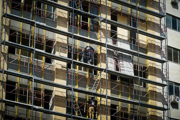Αθήνα: Οι καταρρεύσεις μπαλκονιών και οι παραδοξότητες των στατικών ελέγχων