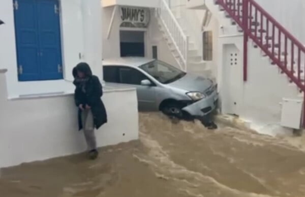 Κακοκαιρία στις Κυκλάδες: Ήχησε το 112 και στη Μύκονο - Σε πλήρη εξέλιξη τα έντονα φαινόμενα