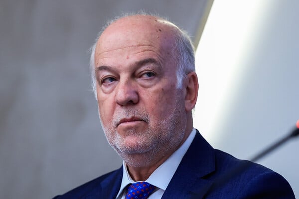 Φλωρίδης: Ομόφυλα ζευγάρια ανδρών ή μοναχικοί άνδρες δεν θα αποκτούν παιδί μέσω παρένθετης