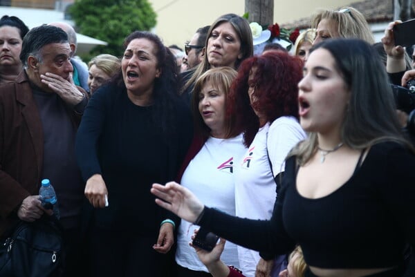 «Καμία άλλη Κυριακή»: Αποκαλύφθηκε μνημείο για την Κυριακή Γρίβα έξω από το ΑΤ Αγίων Αναργύρων