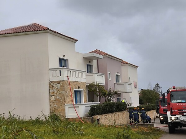 Κακοκαιρία στα Χανιά: Φωτιά σε ξενοδοχείο από κεραυνό