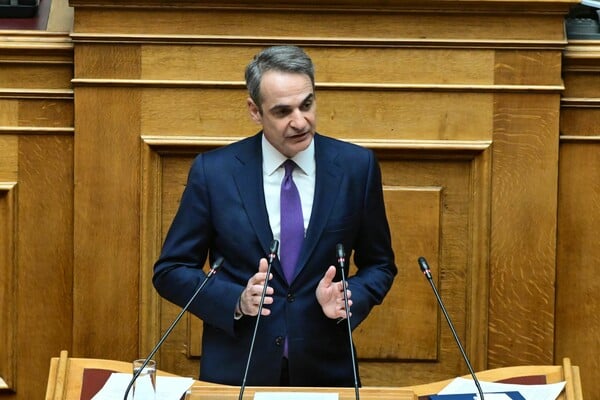 Βουλή- Live: Η συζήτηση για την αμυντική πολιτική και τα εξοπλιστικά – Ομιλίες Πρωθυπουργού και αρχηγών